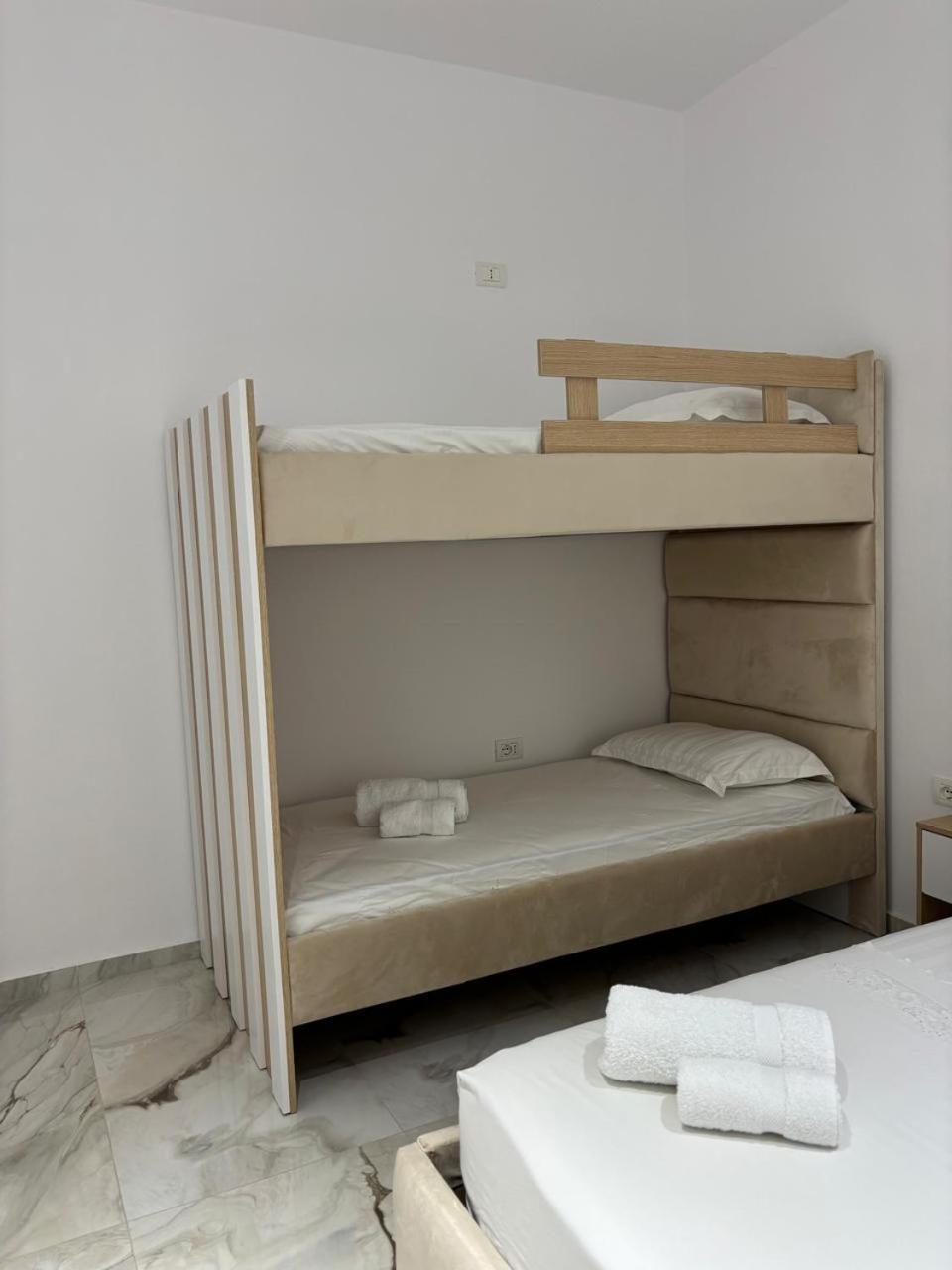 Guest House Adi Hoxha Berat Eksteriør bilde